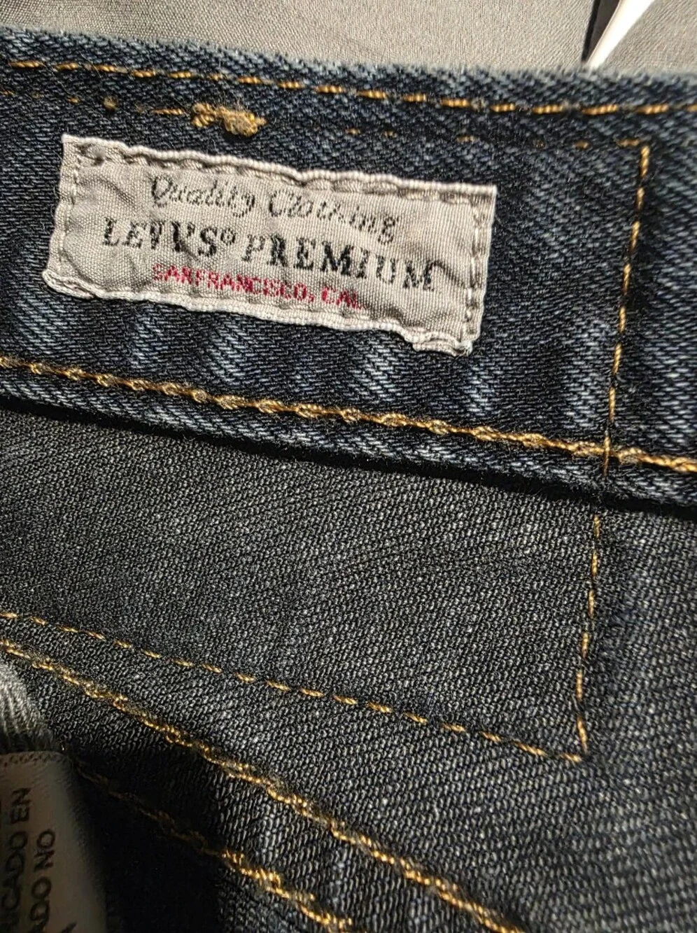 LEVIS 501 30X30 Classic Levis  Dark Blue Denim Jeans with Contrast Stitching